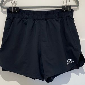 Oakley Women’s Black Shorts size Large